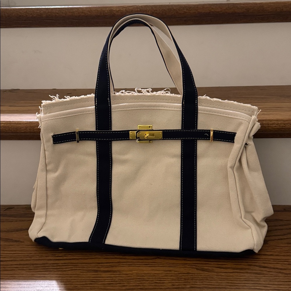 🎀🐰 NWOT the Boatkin Bag - Navy